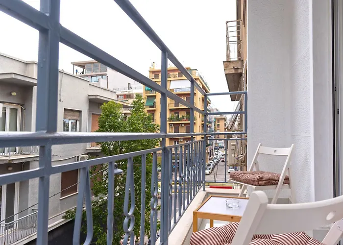 Phaedrus Living: City Center Koukaki Flat