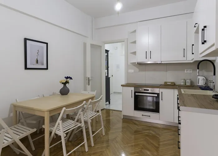 Phaedrus Living: City Center Koukaki Flat