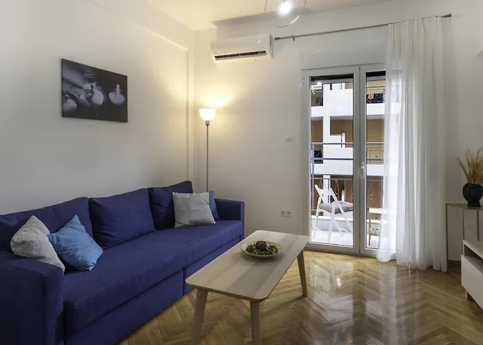 Phaedrus Living: City Center Koukaki Flat