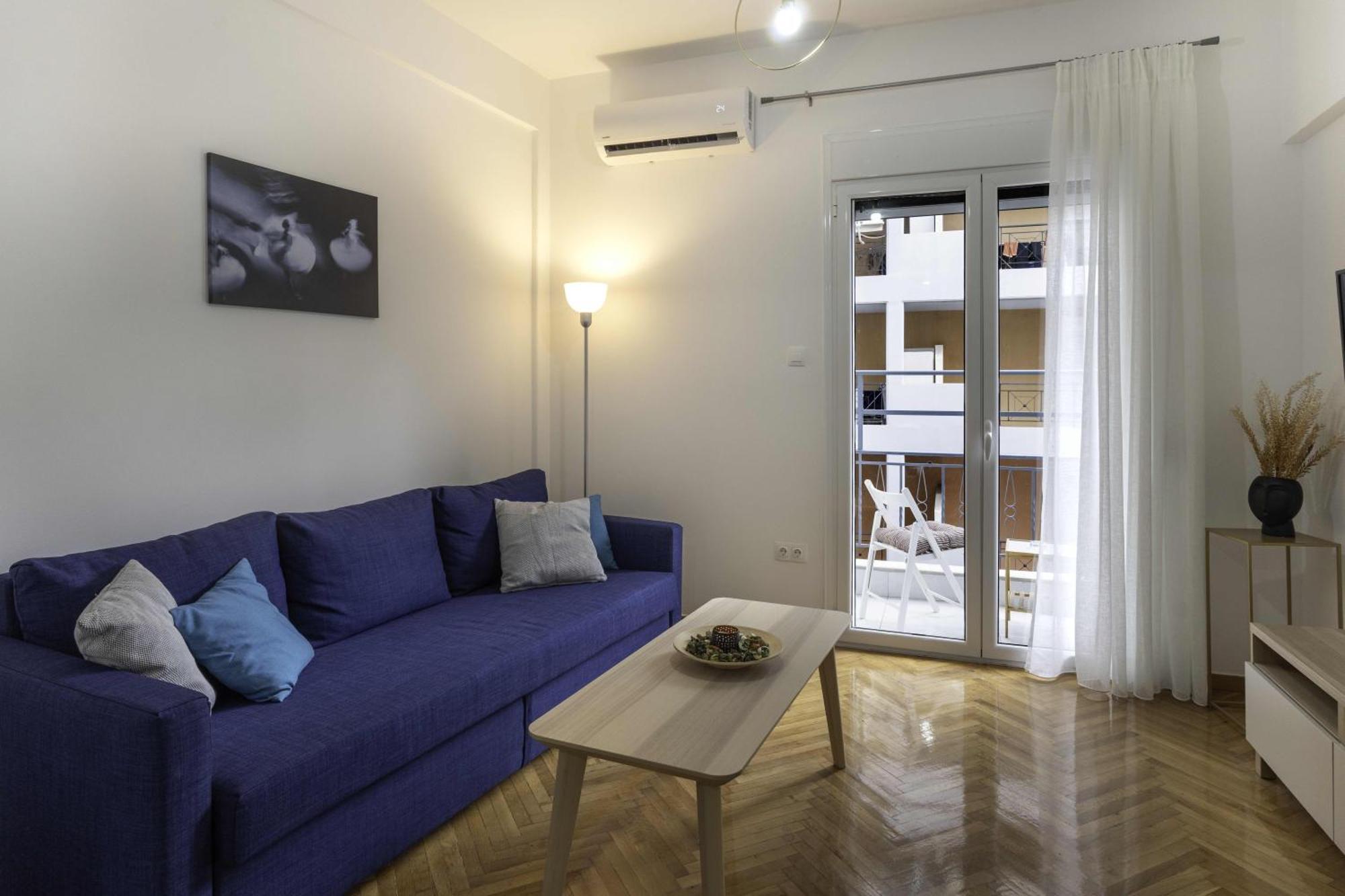 Phaedrus Living: Center Koukaki Flat